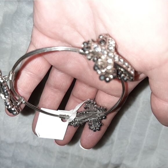NWT cross bracelet   - Picture 2 of 6